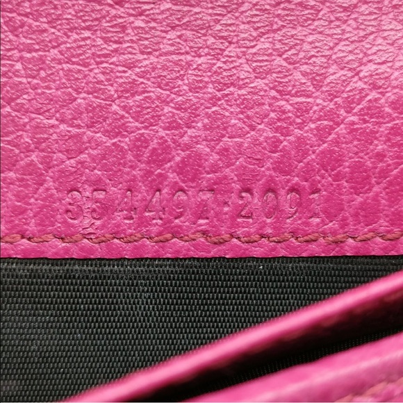 Auth. Gucci Swing zip around leather wallet in hot pink - Picture 9 of 16